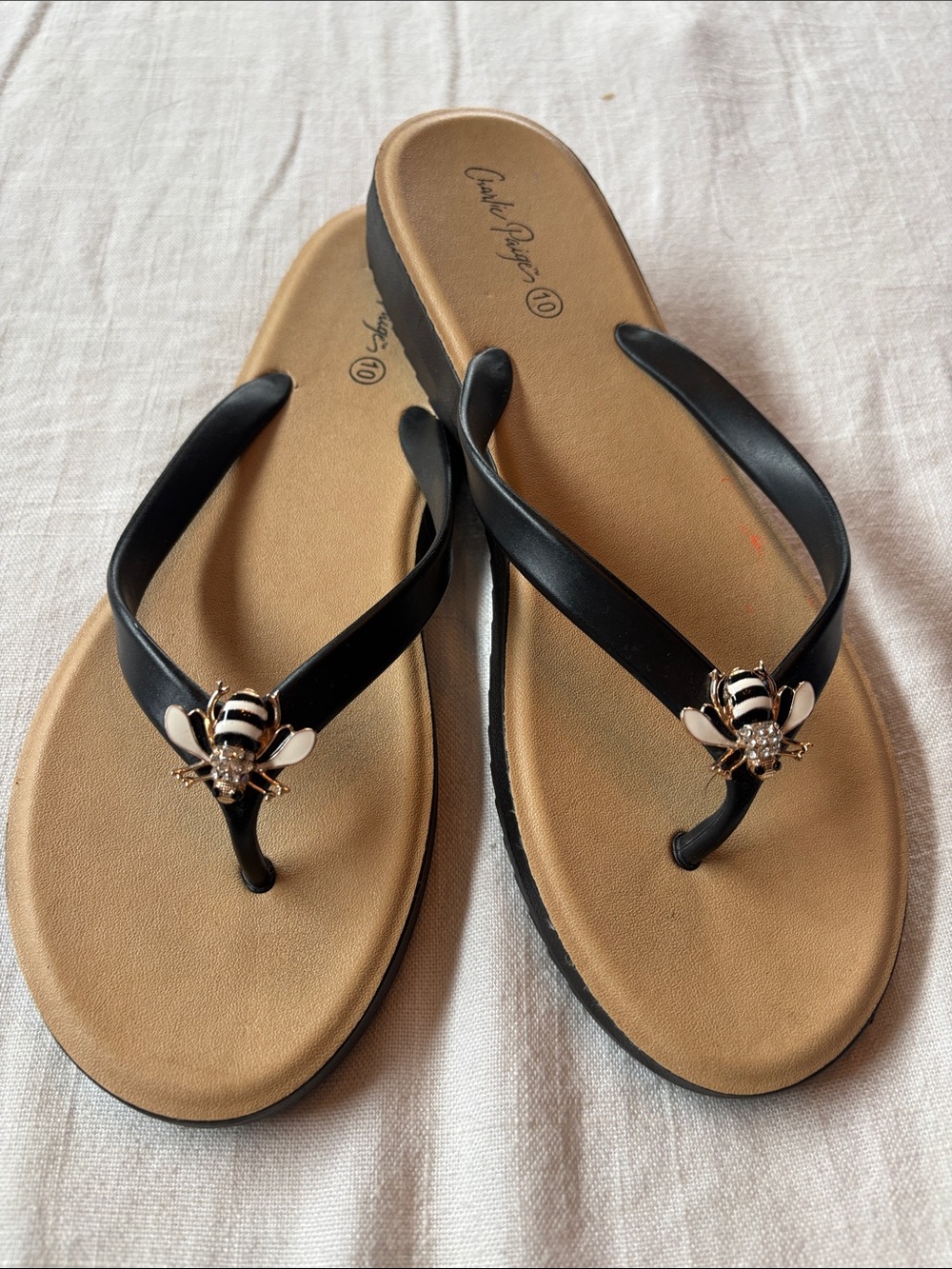 Charlie Paige Whimsical Black Flip Flop Sandals with Bee Charm size 10